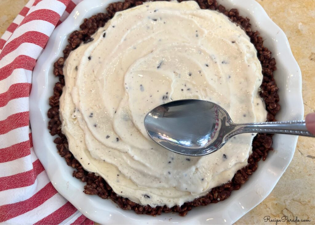 Spreading mint chocolate ice cream into crust.
